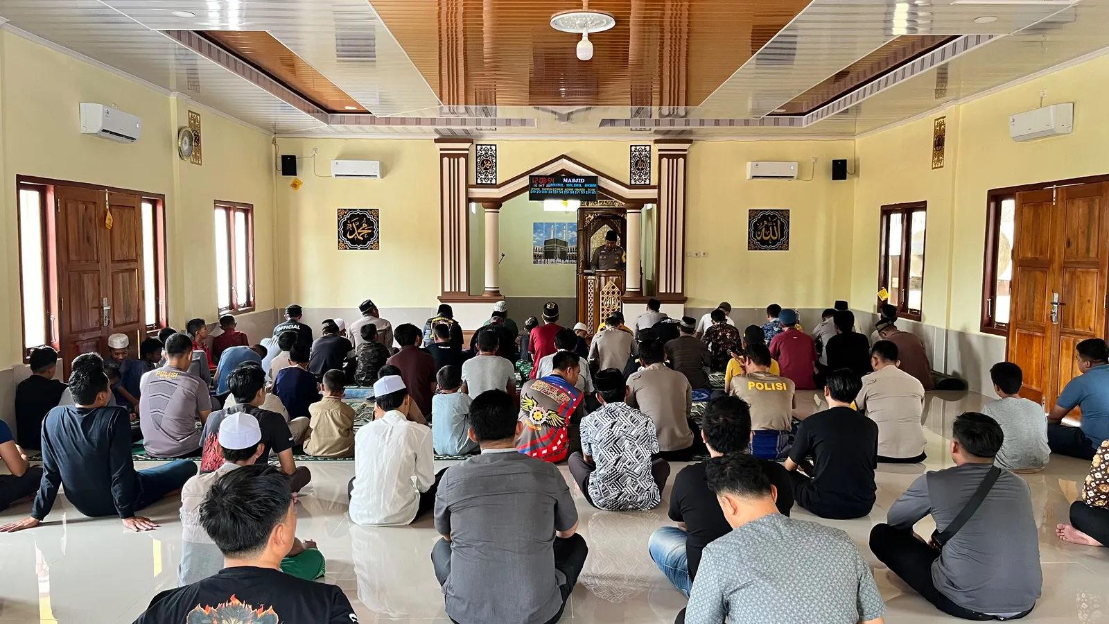 Cek Kebenaran Berita Sebelum Menyebarkan, Pesan Kapolsek dalam Jumat Keliling — foto 1